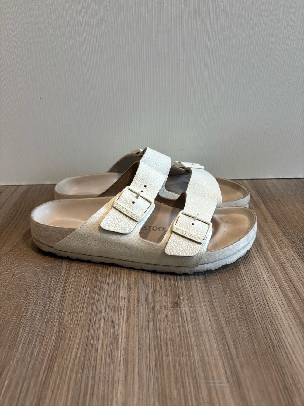 Birkenstock Women's Arizona Sandals Eggshell White Leather Size 7 38